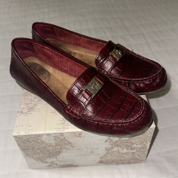 GB 6.5 B Dailyn Burgundy Croc Pebbled Print Genuine Leather Sewn Details Loafers - Picture 1 of 10